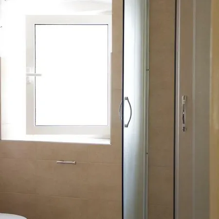 Vendégház Q House *